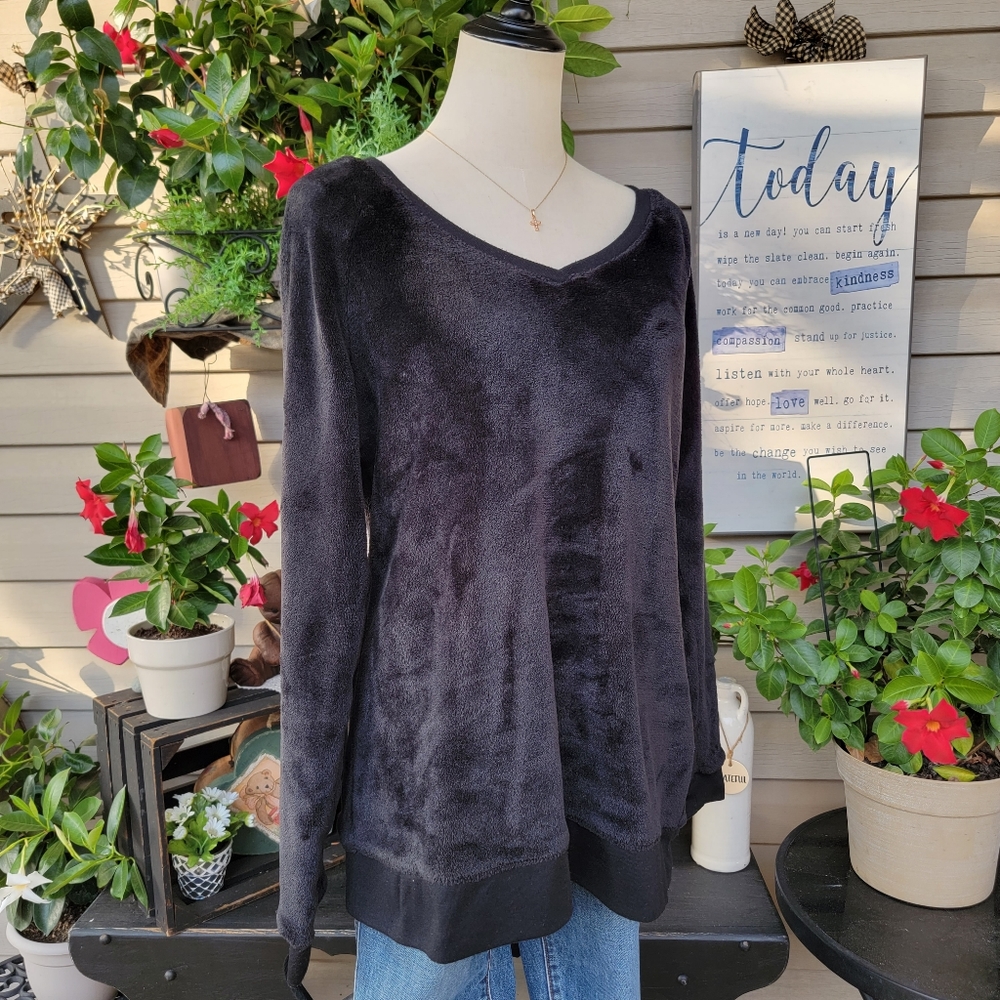 SECRET TREASURES ♡ Gorgeous Black Extremely Soft Warm 'n Cozy Sleepwear Top L